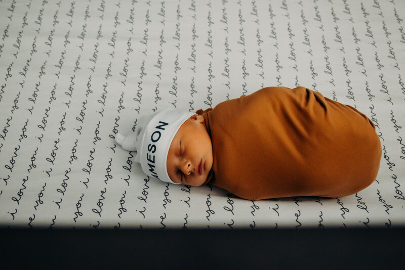 Affordable newborn photography with Jameson