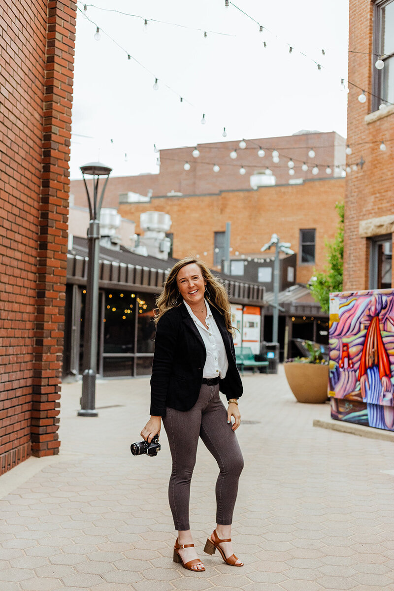 Katelyn Hayes is a visionary photographer located in Atlanta, GA. She is ready to capture your moments through stunning photography at your next event, family session or portrait session.