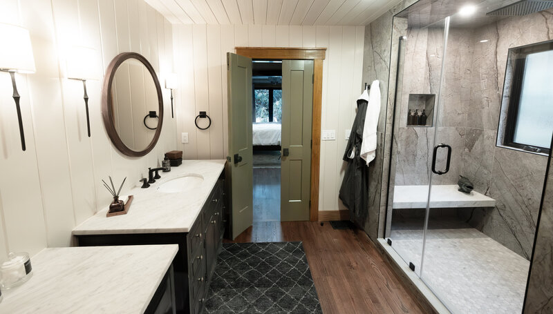 CHATTOOGA KING SUITE BATHROOM 4