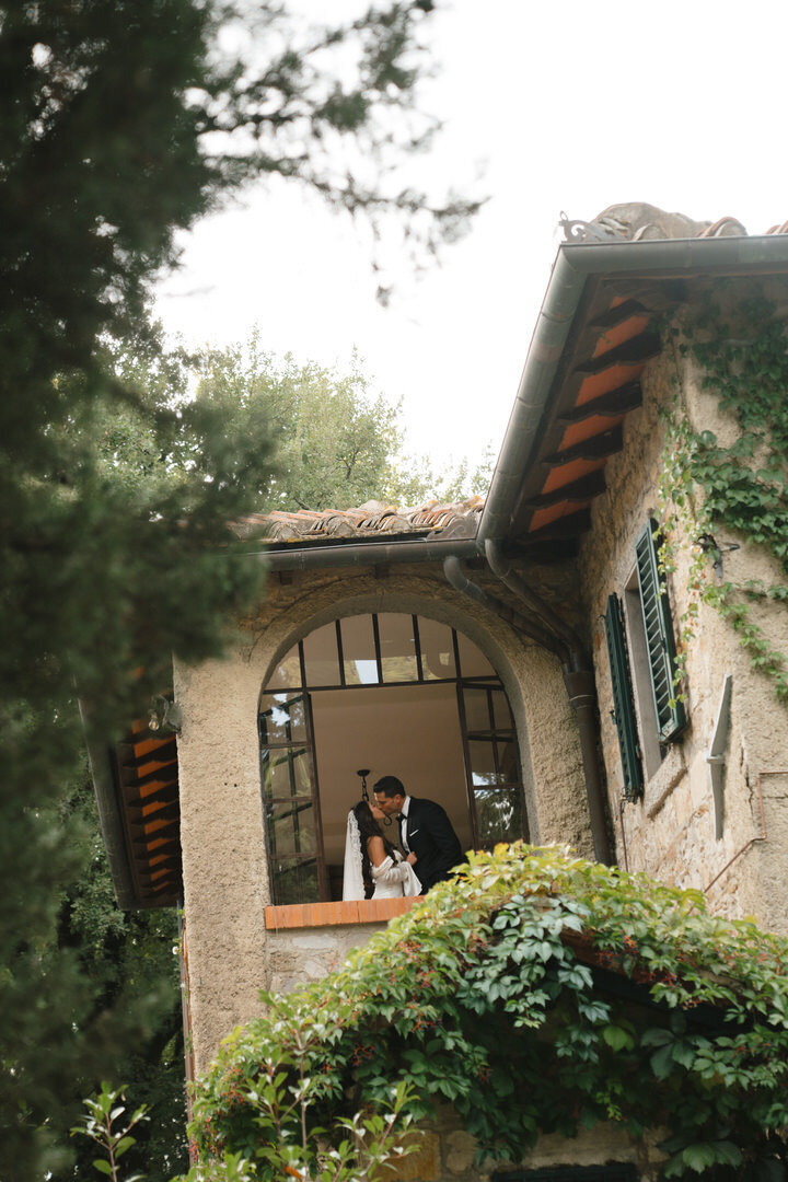 il-villino-farmhouse-italy-elopement-mimi-anthony-485