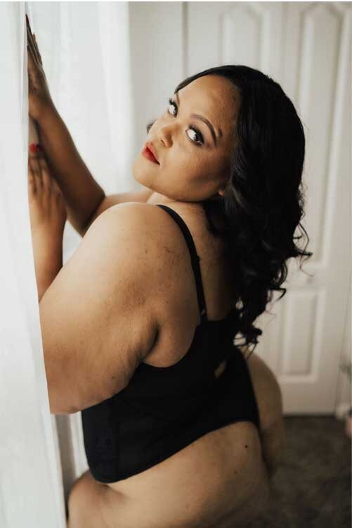 Plus-Size-Boudoir-Studio-Pompy-Portraits