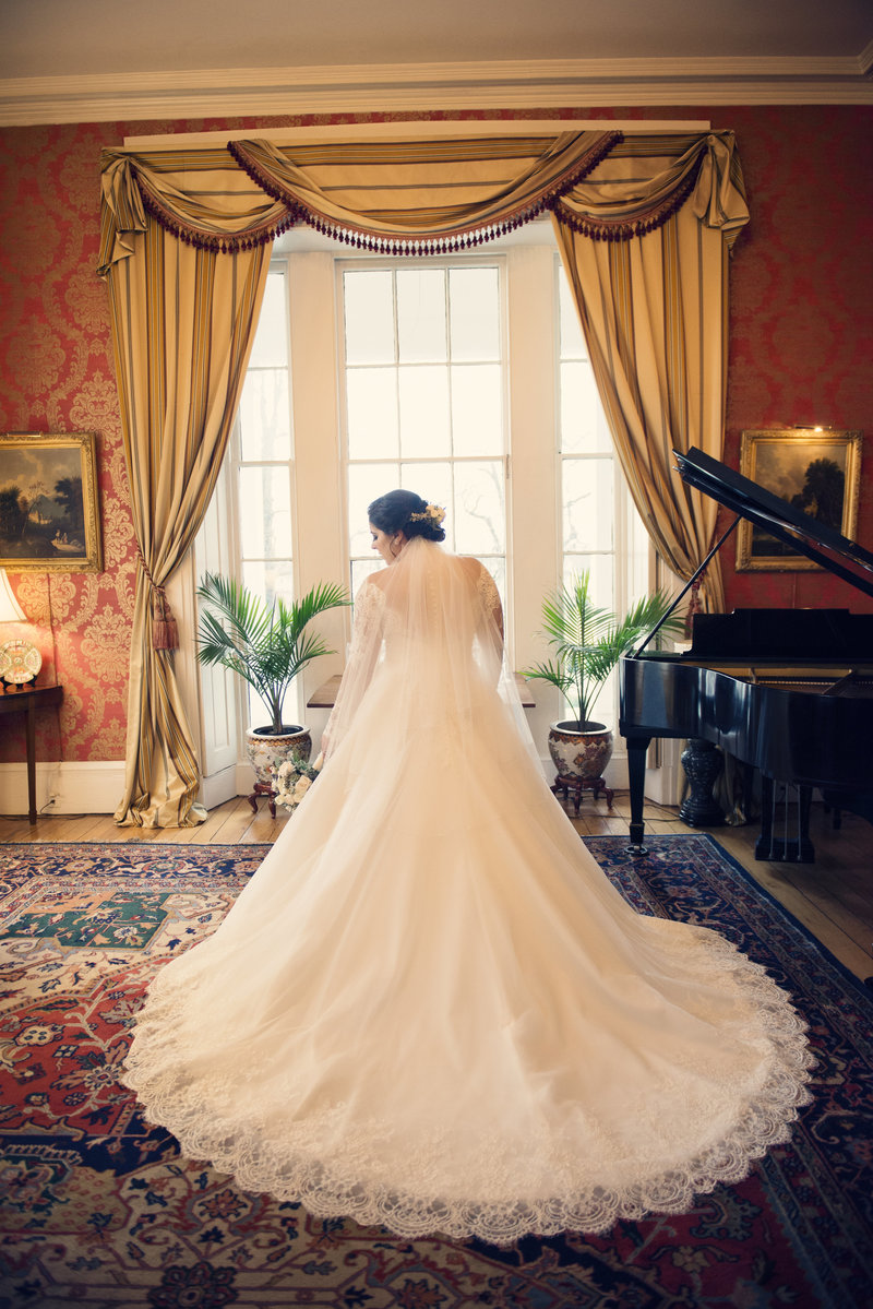 JandDstudio-antrim-1844-maryland-wedding-photography-brideandgroom-indoor-bride-dress