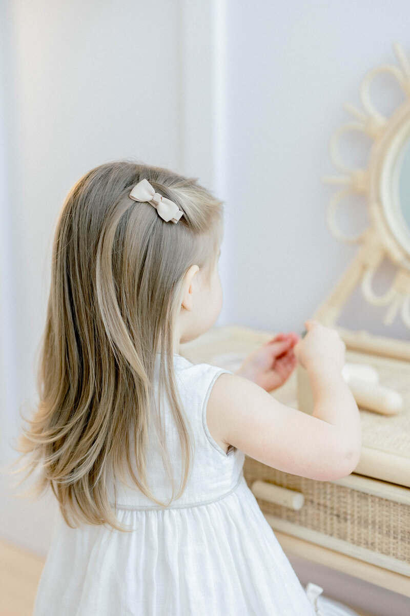 toddler vanity family session Miami with Sandra vallejo Photography