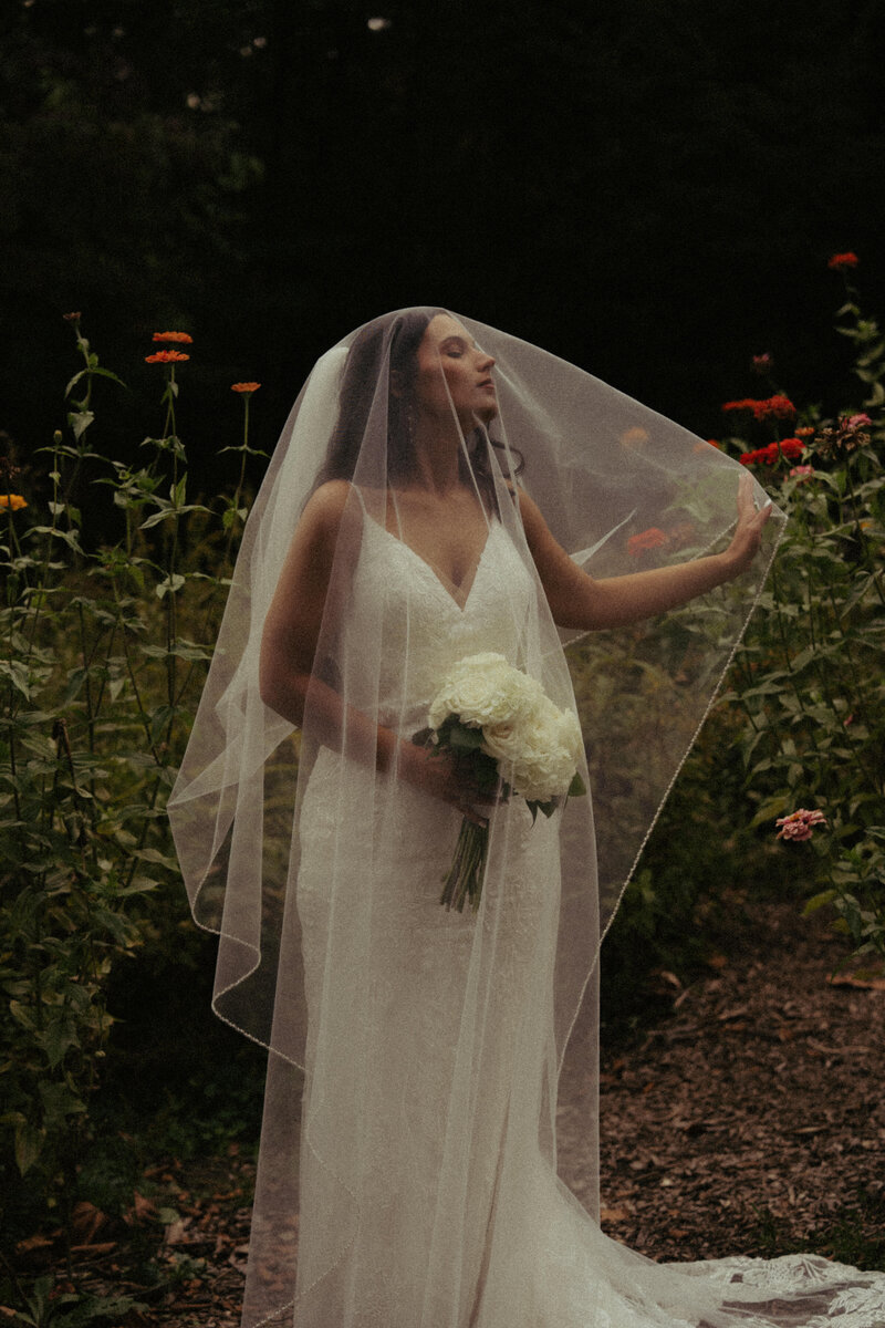 Storytelling wedding photographer focusing on genuine connection, golden-hour light, and earthy tones to preserve how your celebration felt.