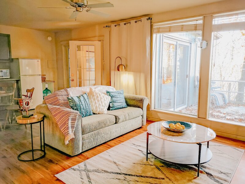 Green Suite Living Room_l (1)
