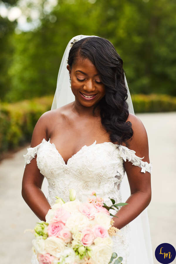 black-bride-holding-soft-pink-bouquet-fox-hall-resort-love-in-motion-photography
