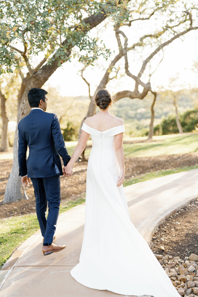 Canyonwood Ridge wedding venue with sweeping Hill Country views and oak tree