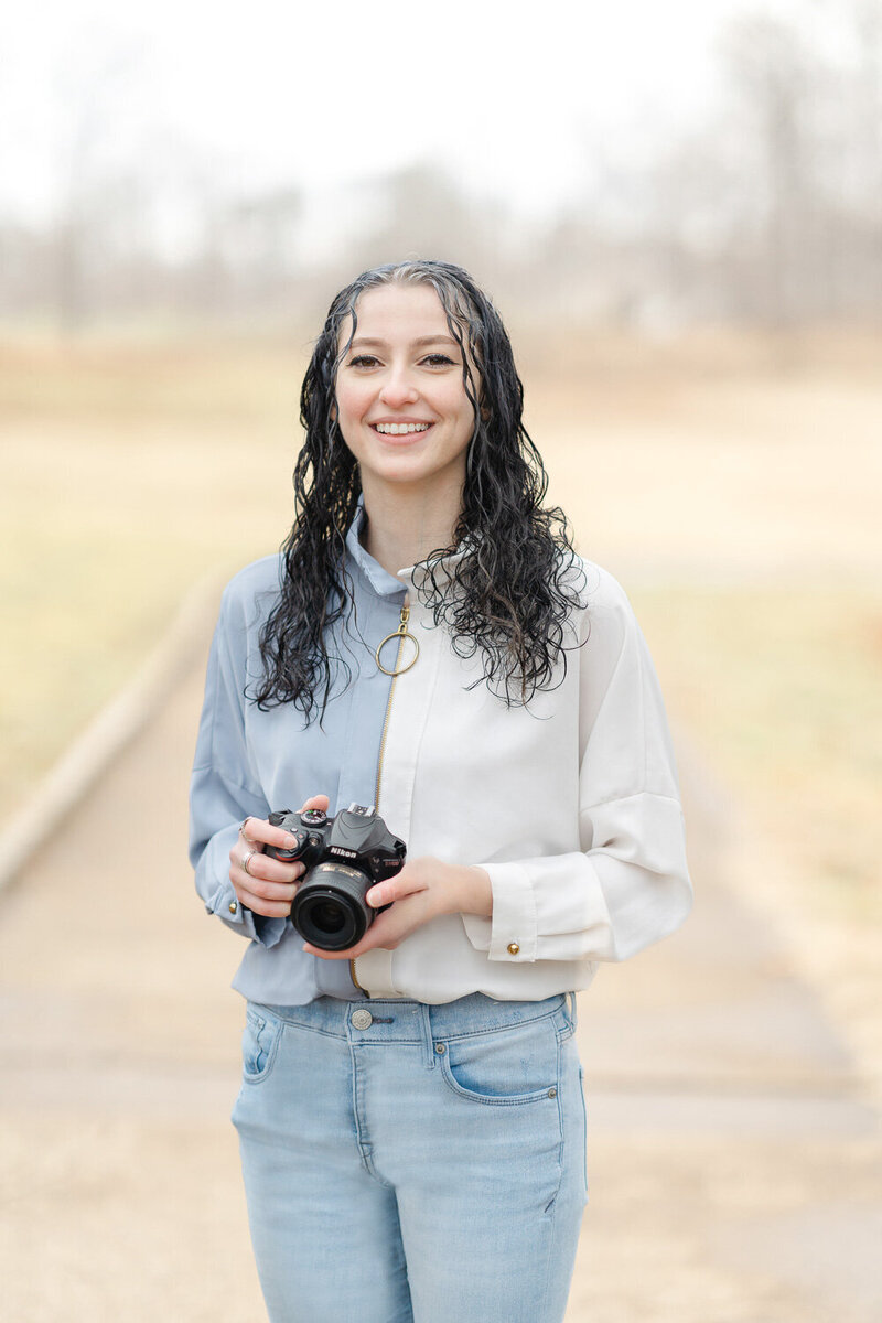 Hiba, the associate Virginia senior photographer