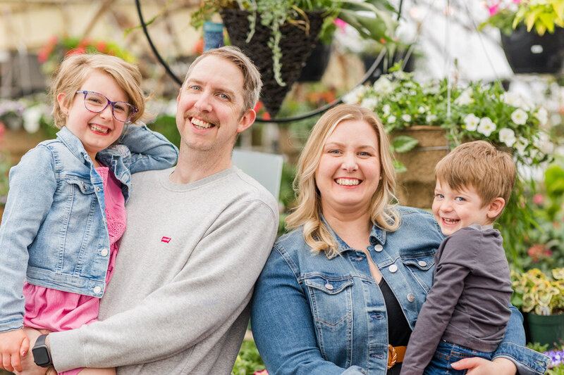 Krysta-Moore-Photography-Moose-Jaw-Greenhouse-Spring-Family-Photos-9