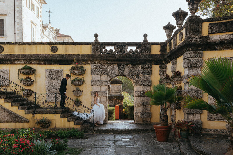 bride and groom wedding photos in mexico captured by destination and mexico wedding photographer elsie goodman