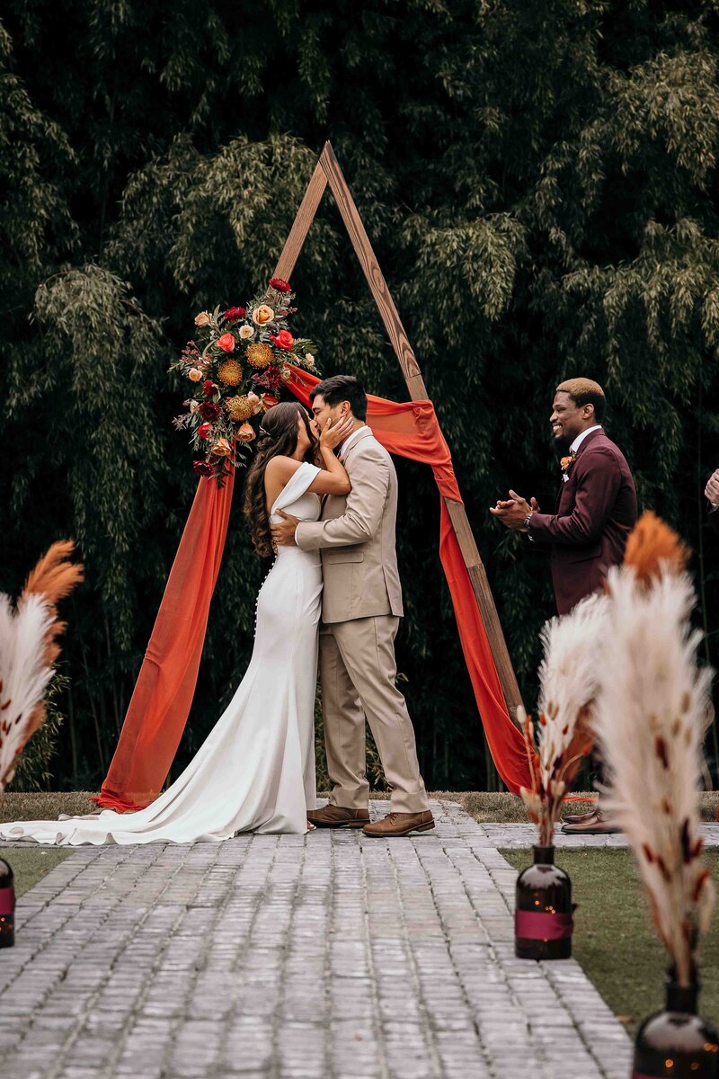 bride-and-groom-first-touch