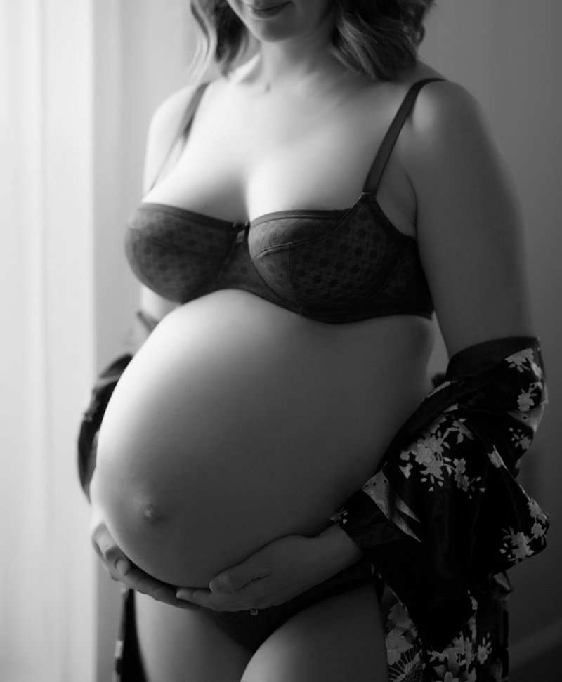 Hush boudoir offers gorgeous maternity portraits in Raleigh, North Carolina