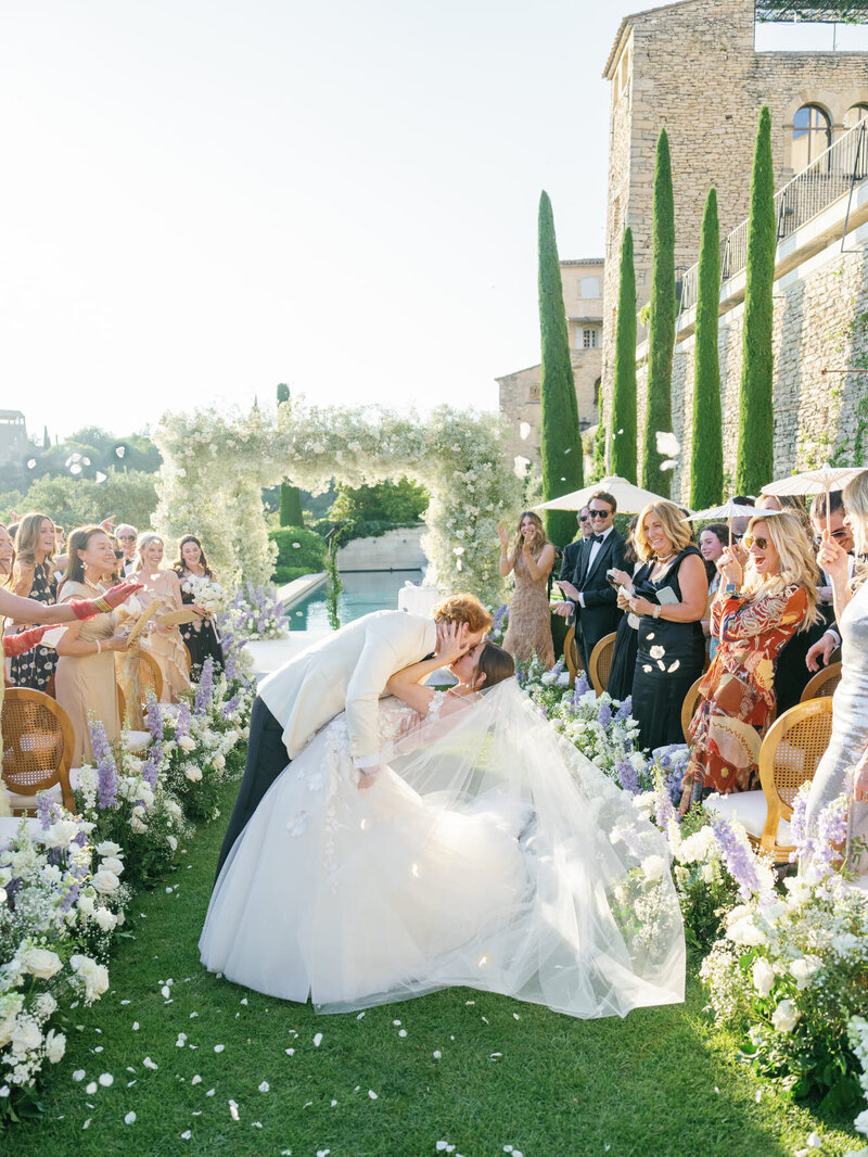 flowery-wedding-ceremony-in-the-garden