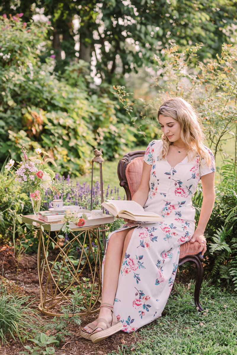 english-garden-senior-portrait