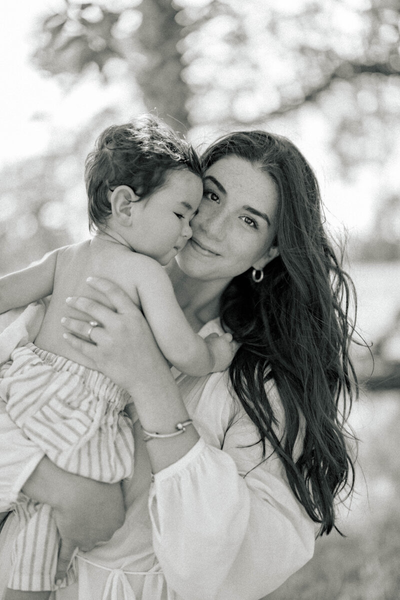 Mom holding baby in the park celebrating his first birthday with Sandra Vallejo Photography in Miami