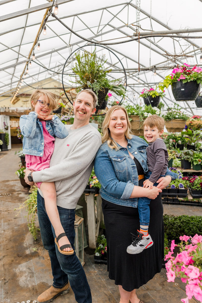 Krysta-Moore-Photography-Moose-Jaw-Greenhouse-Spring-Family-Photos-7