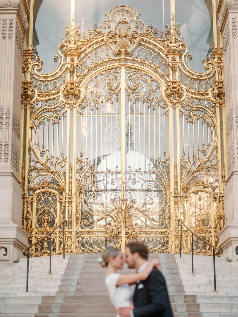 bride smiling at chateau le buisson garembourg