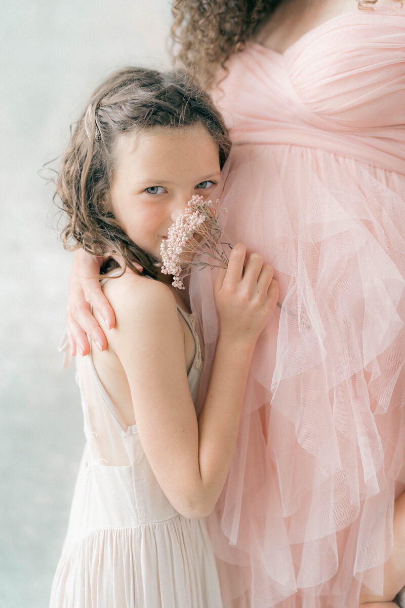 Cozy maternity session at home with toddlers, photographed by Salt Lake City newborn photographer.