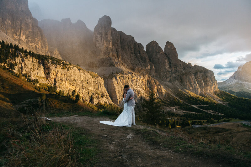 Couple eloping at sunset at Passo Gardena