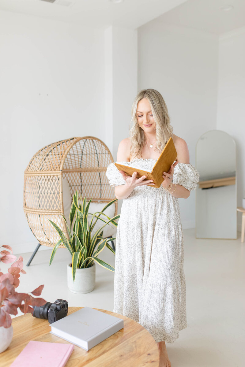 nicole hodgson, gigi pip hat, family photographer, about me