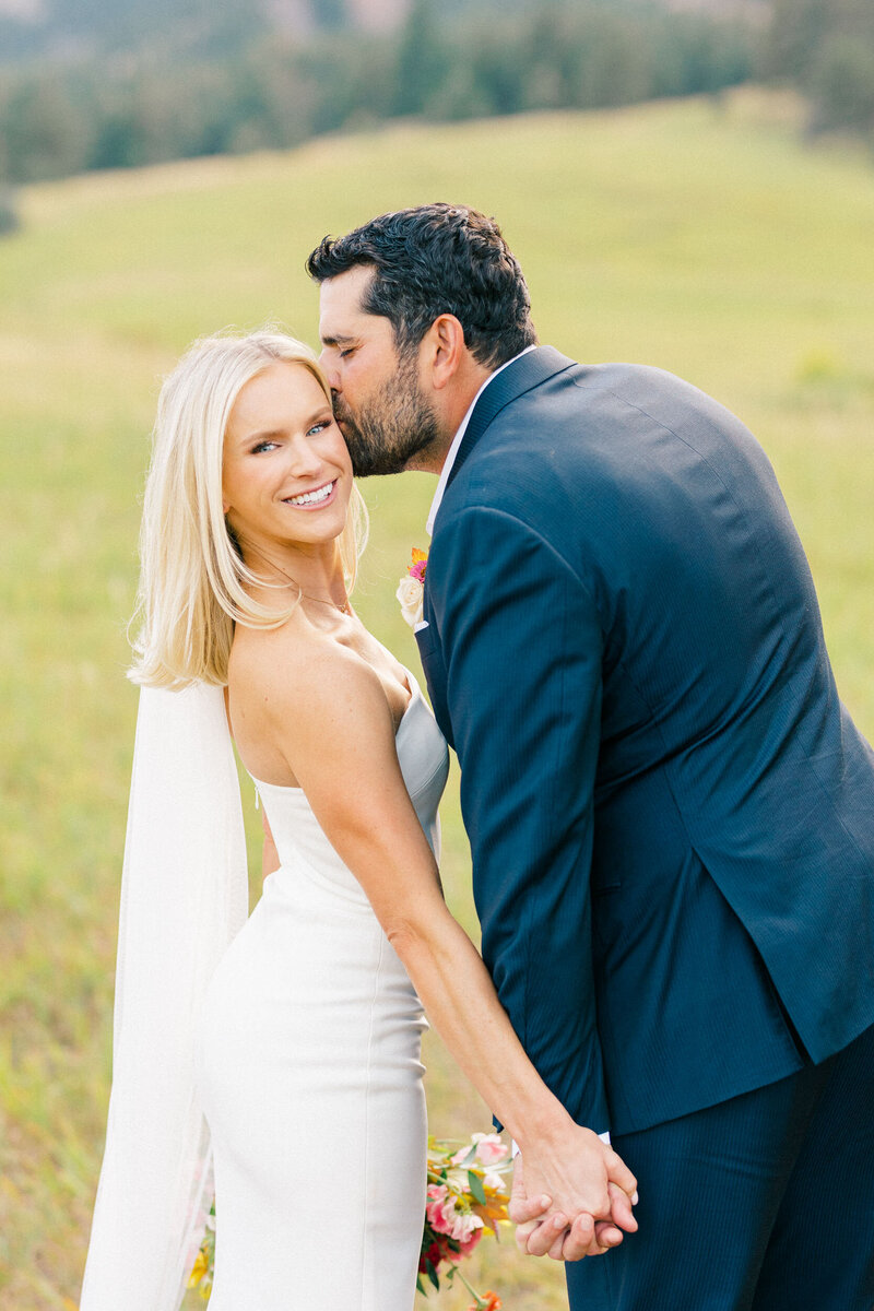 Light-and-airy-Colorado-Wedding-Photographer-24