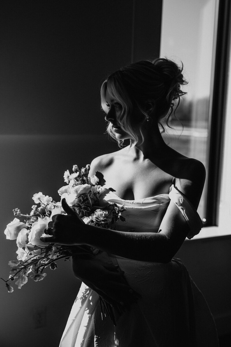 Black and white photo of bride and florals on wedding day by Minnesota Wedding Photographer, Kelly Friday Photography. 
