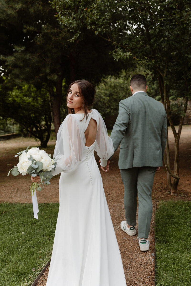 Fanny-et-Jeffrey-mariage-couple-exterieur6