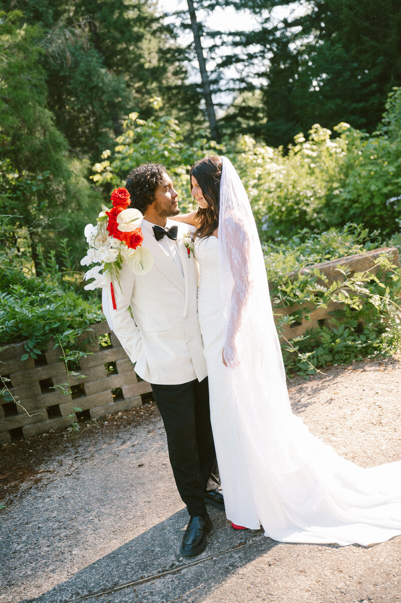 stay-away-wedding-mckenzie-river-oregon-leann-erik-648