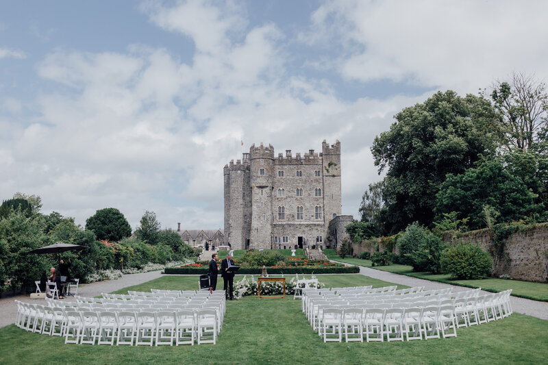irish-castle-outdoor-wedding