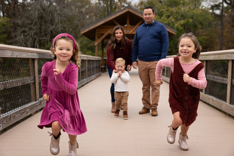 LightCreative_202411_BrandiAlex_RaleighFallMiniSession_HistoricYatesMillCountyPark_RaleighFamilyPhotographer_002_blog