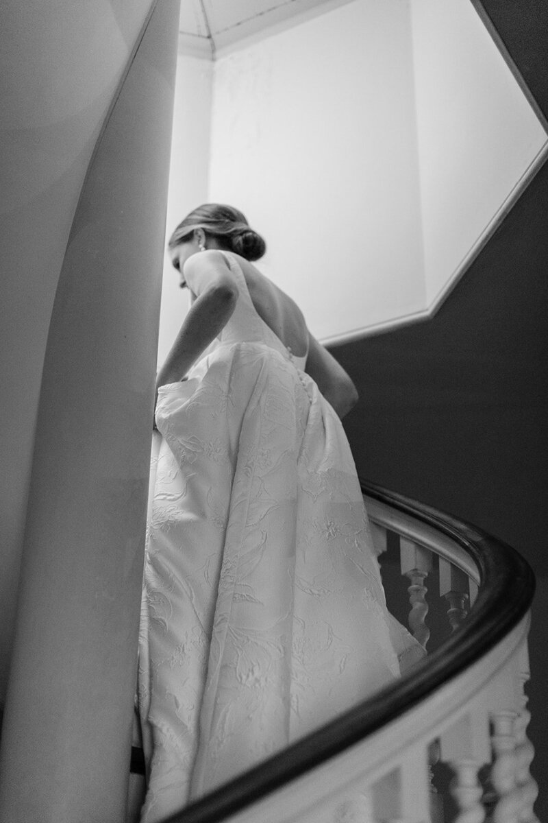 bride-stairs-anne-barge