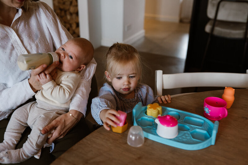 Newbornshoot | Cuijk | thuis | knuffelen