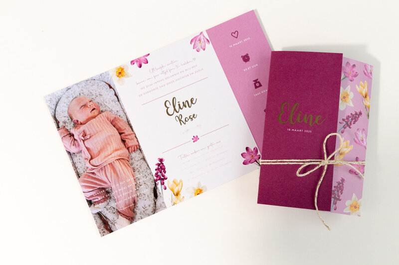 Geboortekaartje-met-felle-kleuren-en-bloemen-en-goudfolie-Eline-6