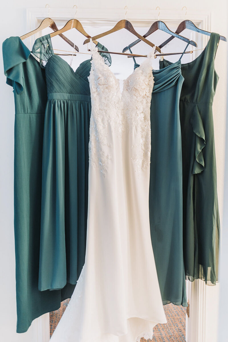 Green bridal dress with brides dress | Jacksonville Wedding Photography | Phavy Photography