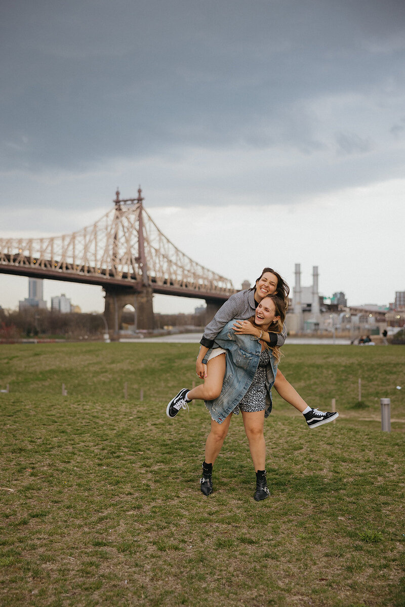 Lesbian-Cherry-Blossom-Engagement-Session-NYC-Roosevelt-Island-00632