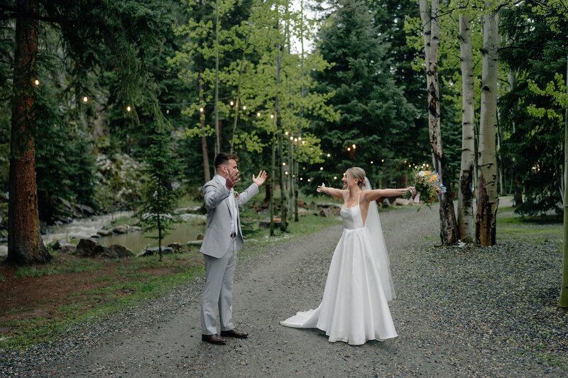 Couple gets married in Carbondale Colorado. 