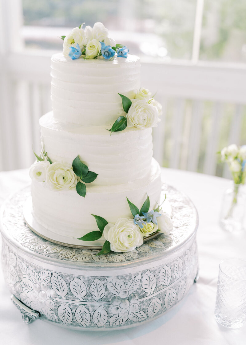 elegant white wedding cake