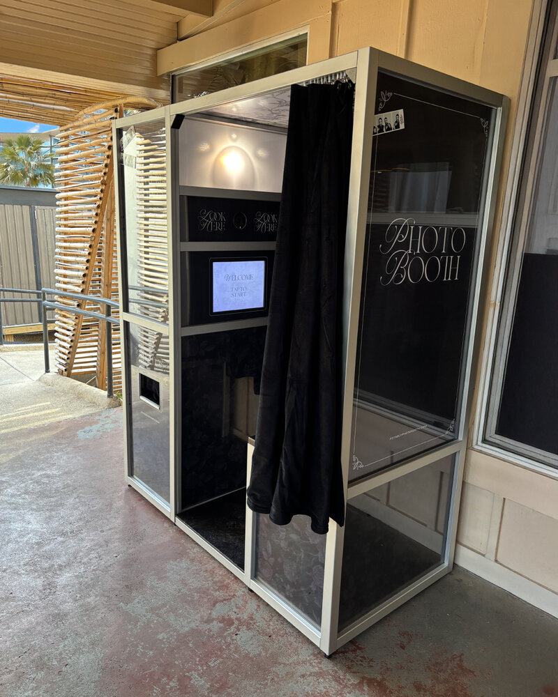EnclosedPhotoBoothRentalPatio_Fotably_43
