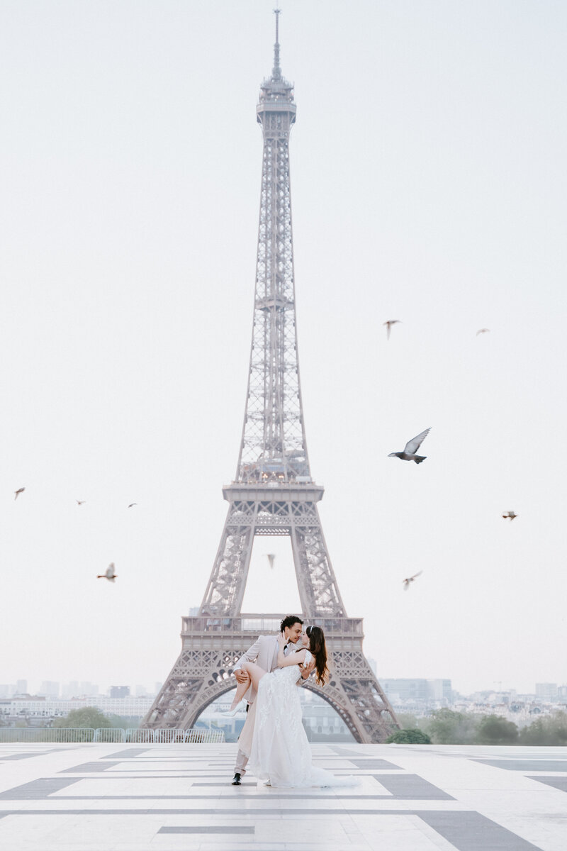 Couple getting married in front of the Eiffel Tower