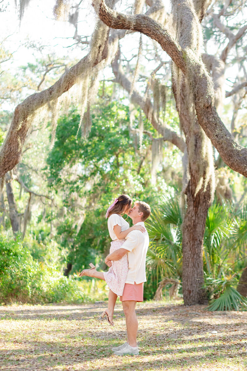 Florida-couple-photographer-Fred-howard-park-engagement-tarpon-springs-engagement-session-wedding-venue-wedding-planner-sandi-michelle-photograpy1