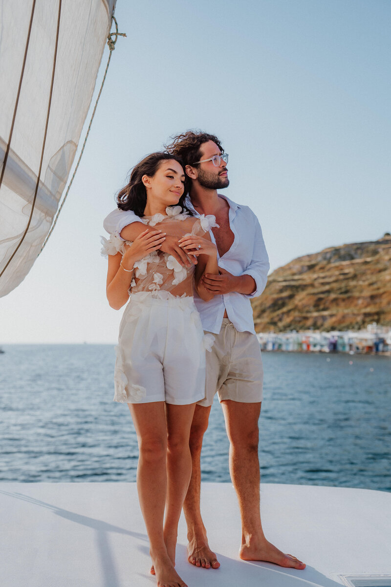bride-groom-milos-eleopment-boat-portraits-9