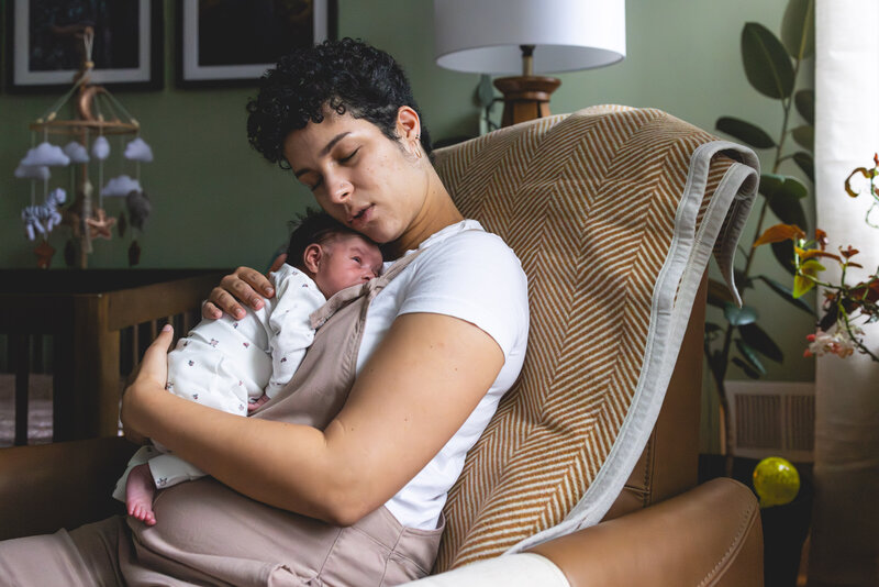 Washington, DC in home documentary maternity photos.