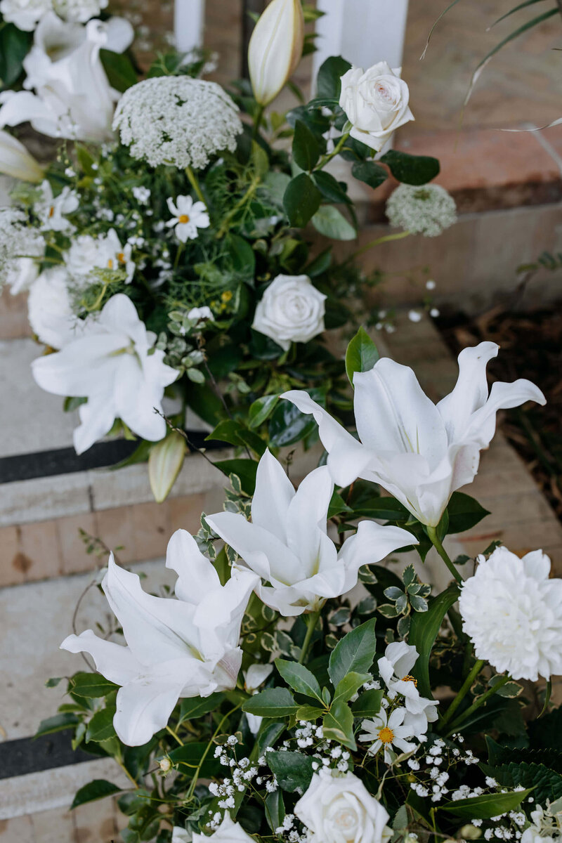 white-and-green-flowers