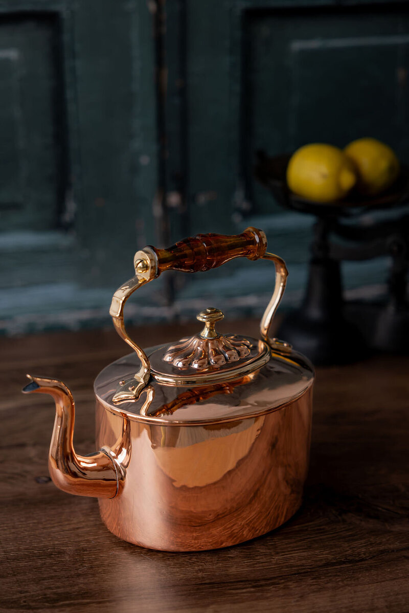Oval Tea kettle with Amber Glass Handle(1)