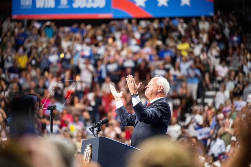 washington-dc-political-photographer-vice-president-kamala-harris-governor-tim-walz-las-vegas-nevada-rally-7