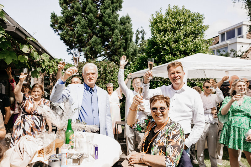 gasten bruiloft proost