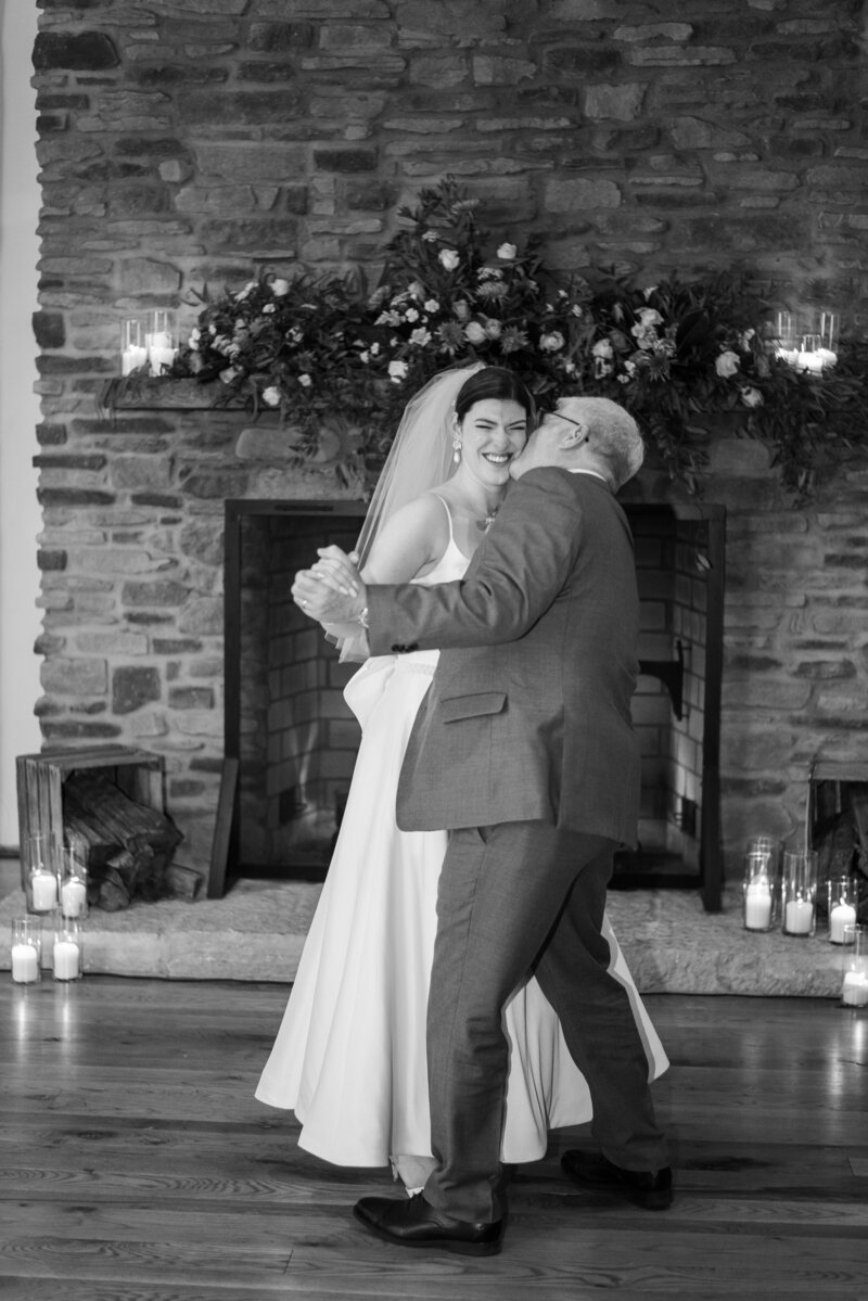 sarah-elizabeth-studio-ohio-wedding-photographer-the-landing-cummins-wedding-friday-first-dances-54