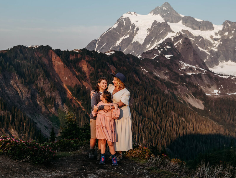 Family session at Artist Point, Scenic location in Washington.