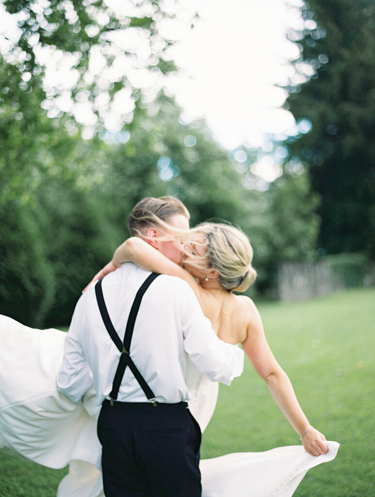 bride and groom sharing a kiss taken by baltimore wedding photographer Nicole Simensky