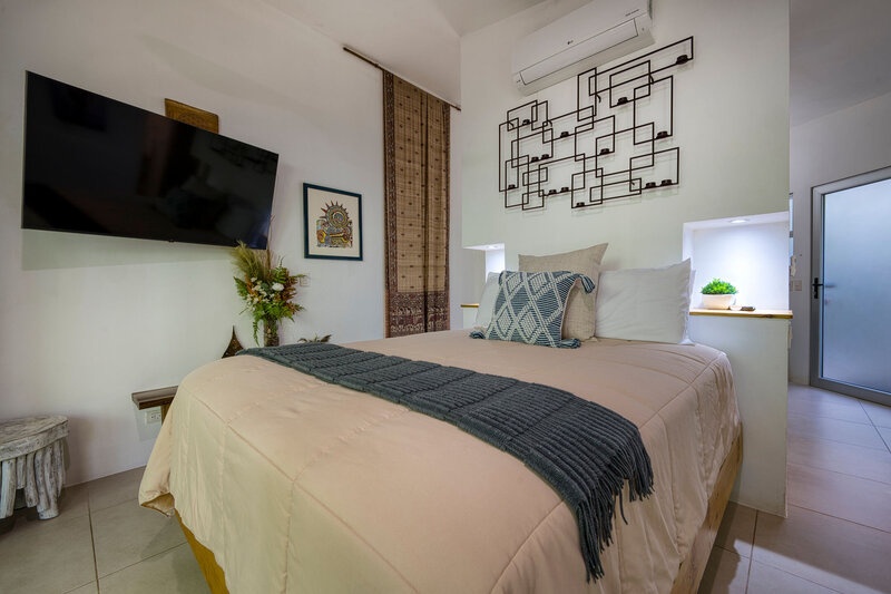 Mango Cottage - queen bed private bathroom - kitchenette -- Synergy (2)